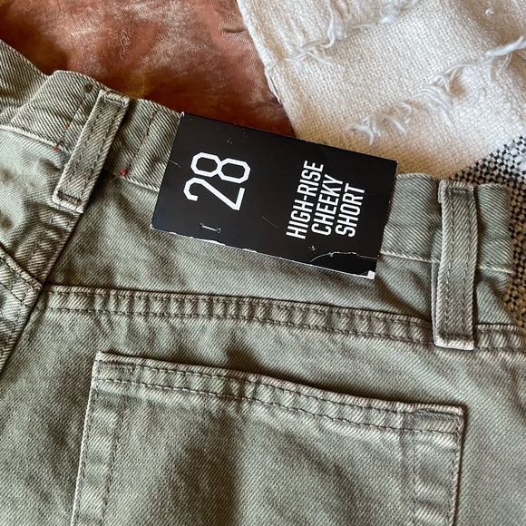 NWT BDG High Rise Cheeky Short - Picture 4 of 6